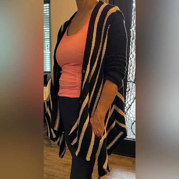 Free People Oversized Sweater size XS, pockets on each side - Picture 3 of 11